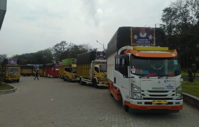 kpu_deli_serdang_distribusikan_logistik_pemilu_di_8_kecamatan