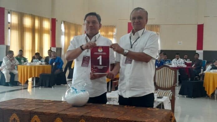 kpu_pakpak_bharat_rapat_pleno_pengundian_nomor_urut_paslon