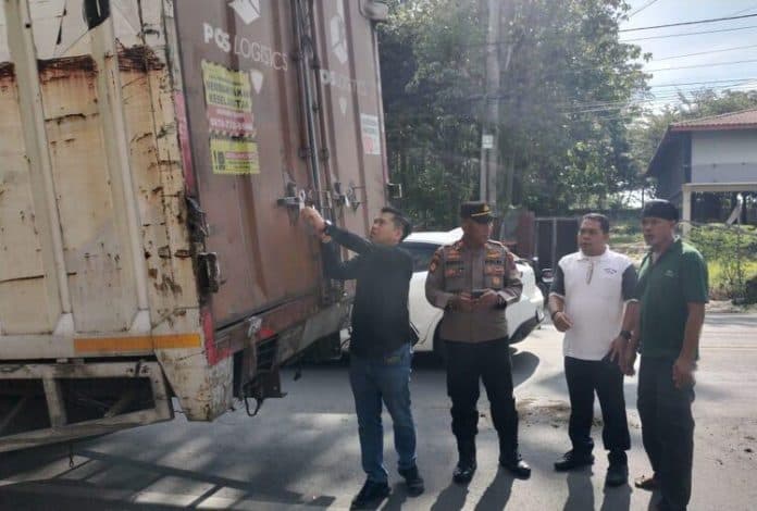 kpu_siantar_proses_penekenan_kontrak_penyedia_logistik_pilkada_tahap_ii