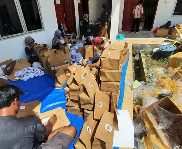 kpu_simalungun_distribusikan_logistik_pemilu_2024_mulai_10_februari