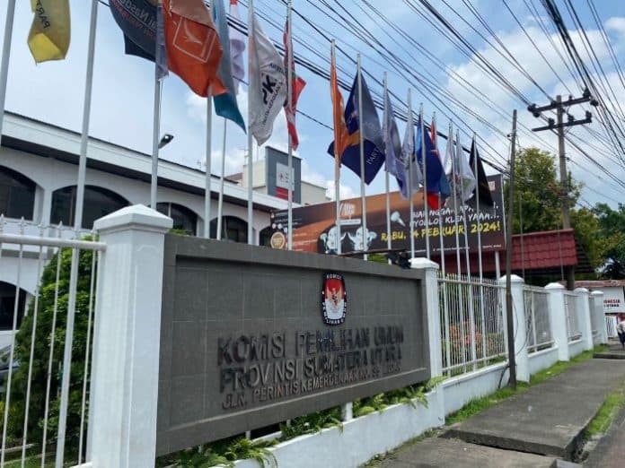 kpu_sumut_verifikasi_berkas_dct_di_aplikasi_silon