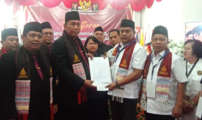 kpu_tapteng_terima_berkas_pendaftaran_paslon_khairul_darwin
