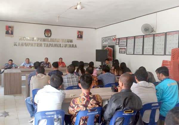 kpu_taput_undang_ppk_dan_pps_dalam_persiapan_gugatan_partai_ke_mk