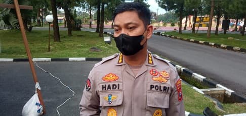 kronologis_ka_hantam_angkot_di_sekip_medan_sopir_paksa_terobos_palang_pintu_rel