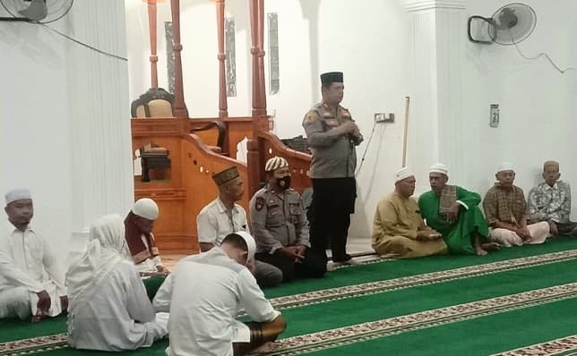 kuliah_subuh_kapolres_batu_bara_ajak_orangtua_jauhkan_anak_dari_narkoba