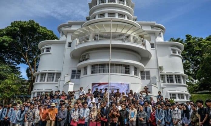 kumpulan_perguruan_tinggi_kritik_jokowi_dan_pemilu_2024