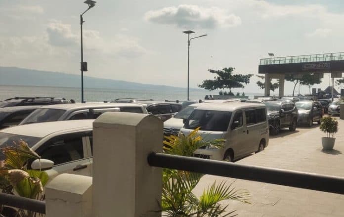 kunjungan_ke_danau_toba_naik_penyeberangan_kapal_dibuka_hingga_subuh