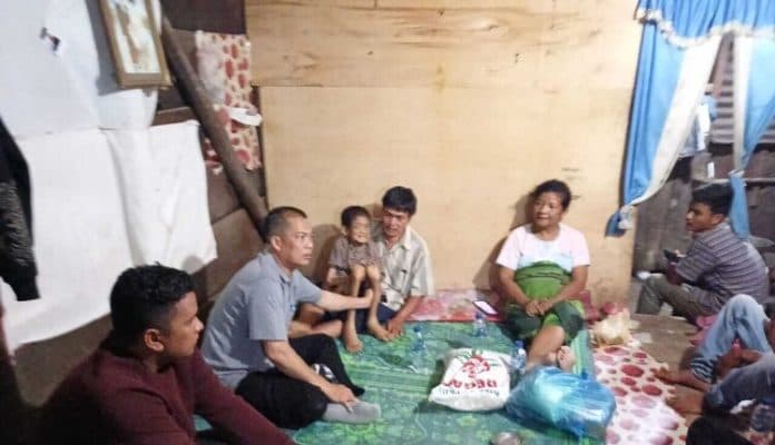 kunjungi_anak_disabilitas_sedang_sakit_camat_gunsi_minta_segera_dibawa_berobat