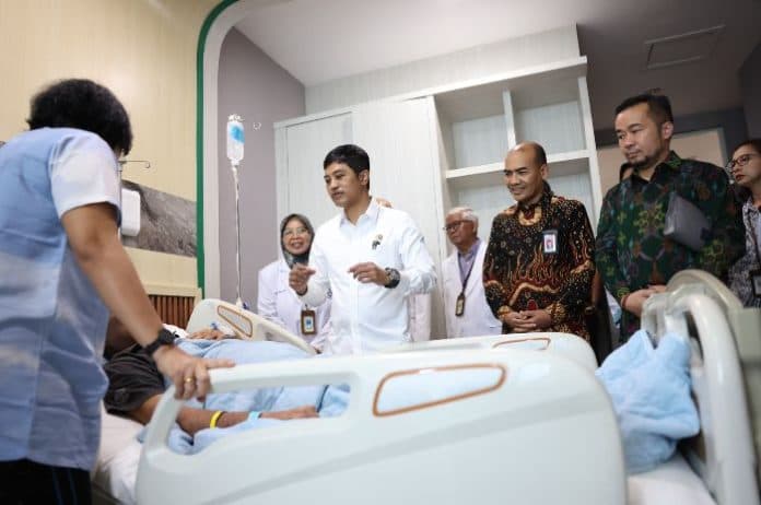 kunjungi_layanan_eksekutif_rsup_ham_ini_yang_dilakukan_wamenkes_ri