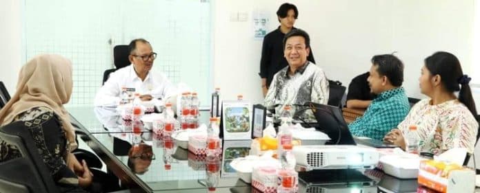 kunjungi_pt_kinra_di_kek_sei_mangkei_plt_bupati_dorong_peluang_kerja_dan_iklim_usaha_kondusif