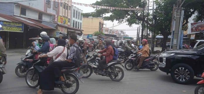 kunker_presiden_begini_kondisi_lalu_lintas_di_kawasan_jalan_willem_iskandar_medan