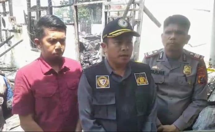 labfor_polda_sumut_selidiki_penyebab_kebakaran_kantor_kpu_labura