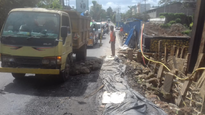 lagi_jembatan_sigagak_amblas_arus_lalu_lintas_lancar