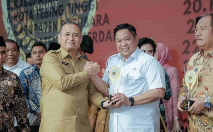 lagi_pemkab_dairi_raih_penghargaan_anugerah_keterbukaan_informasi_publik