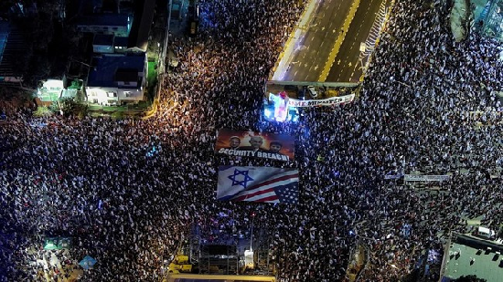 lagi_ratusan_ribu_warga_israel_tolak_perubahan_sistem_peradilan