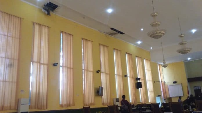langit_langit_ruang_paripurna_dprd_siantar_terancam_ambruk
