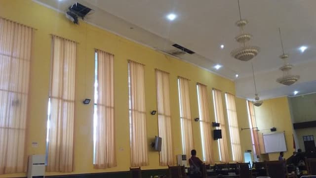 langit_langit_ruang_paripurna_dprd_siantar_terancam_ambruk