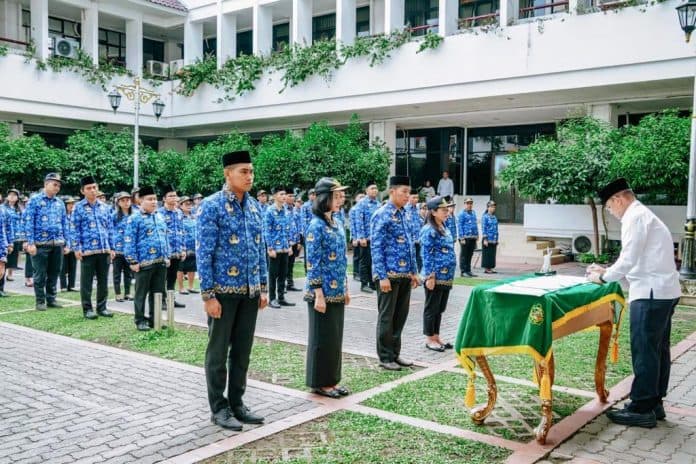 lantik_199_asn_nakes_dan_teknis_sekda_pegang_teguh_sumpah_yang_diucapkan