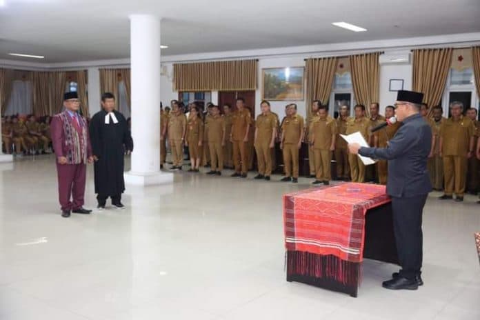 lantik_penjabat_sekretaris_daerah_pj_bupati_taput_pesan_ini