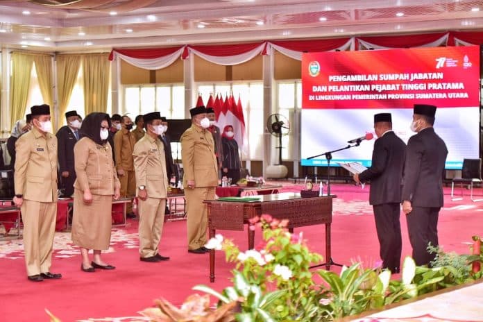 lantik_zulkifli_jadi_sekretaris_dprd_sumut_edy_rahmayadi_minta_untuk_bekerja_maksimal