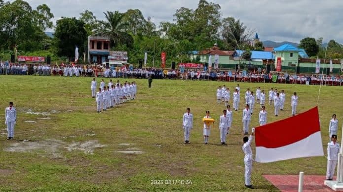 lapangan_becek_dan_berlumpur_paskibraka_dairi_tetap_tampil_memukau