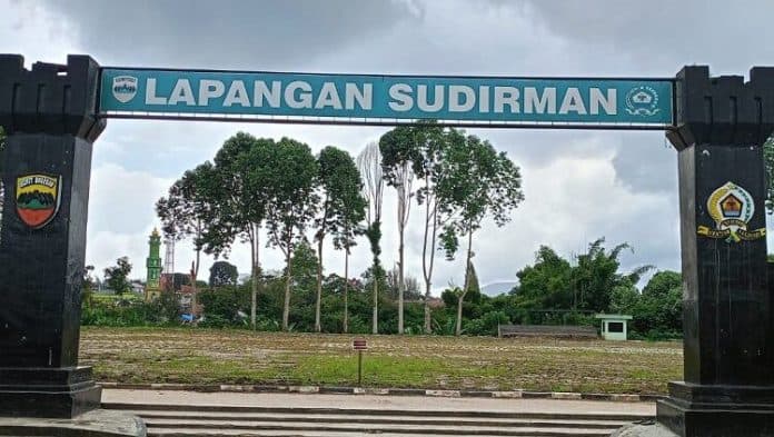 lapangan_sudirman_sidikalang_kembali_tampak_asri_usai_diperbaiki_kodim_0206dairi