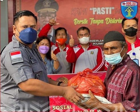 lapas_lubuk_pakam_bagikan_sembako_kepada_warga_dan_pensiunan