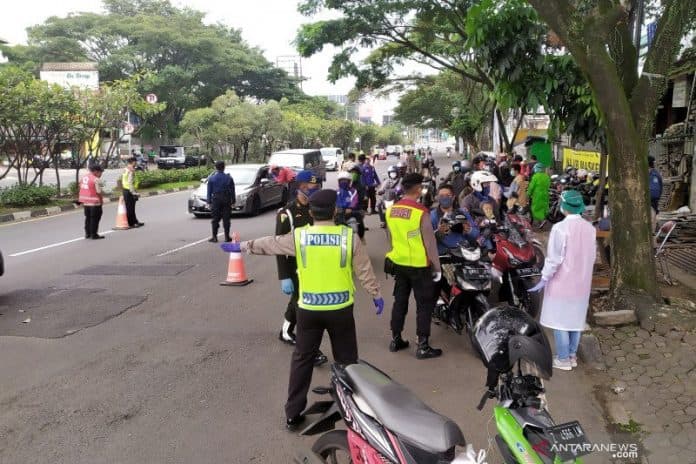 larangan_mudik_di_sumut_sepedamotor_terbanyak_diputar_balik