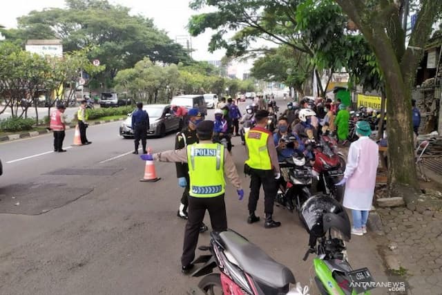 larangan_mudik_di_sumut_sepedamotor_terbanyak_diputar_balik