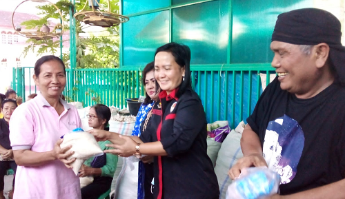 lbh_gerak_dan_milton_ministry_gelar_kkr_dan_bagi_sembako_di_siantar_utara