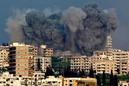 ledakan_di_libanon_tewaskan_70_orang_lebih_israel_siap_kirim_bantuan