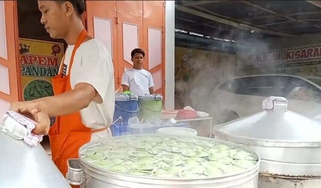 lembutnya_kue_apang_bugis_khas_makassar_disukai_warga_asahan