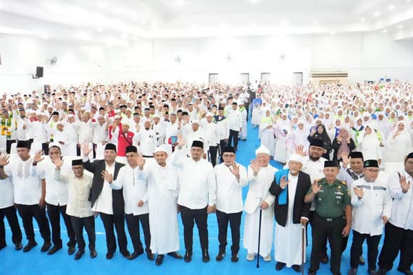 lepas_2482_calhaj_asal_medan_bobby_nasution_minta_camat_perhatikan_keluarga_jamaah