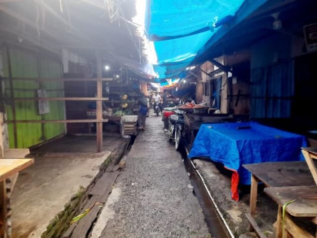 libur_natal_suasana_pasar_tradisional_dwikora_sepi