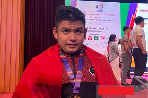 lifter_indonesia_zul_ilmi_rebut_medali_emas_angkat_besi_di_sea_games_vietnam