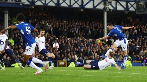 liga_inggris_berlangsung_seru_dapat_2_kartu_merah_tottenham_ditahan_everton