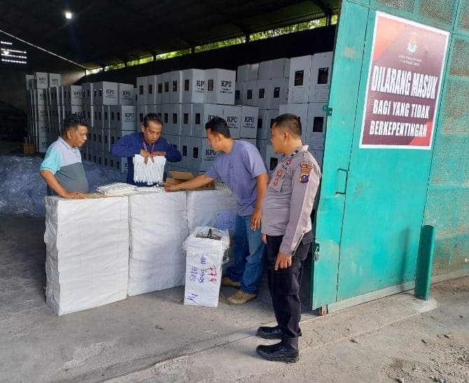 logistik_kpu_telah_sampai_polres_tebing_tinggi_perketat_pengamanan_gudang