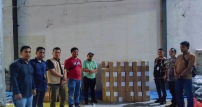 logistik_pilkada_2024_tiba_di_gudang_penyimpanan_kpu_asahan