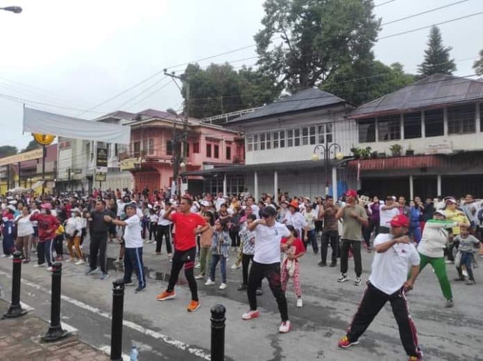 lomba_jalan_santai_dan_senam_massal_sukses_pemkab_taput_dan_dprd_sumut_saling_klaim