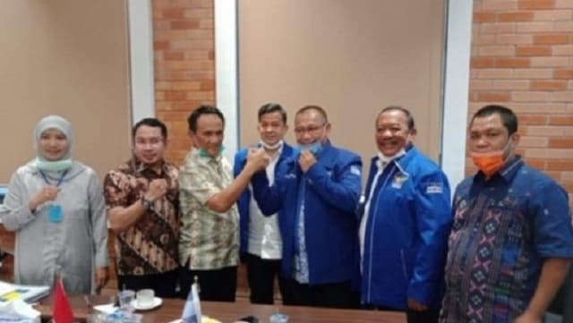 loncat_ke_partai_demokrat_akhyar_siap_bertarung_di_pilkada_medan