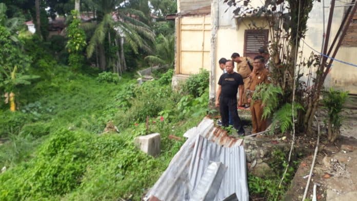 longsor_di_jalan_pematang_raya_dua_anggota_dprd_siantar_tinjau_lokasi