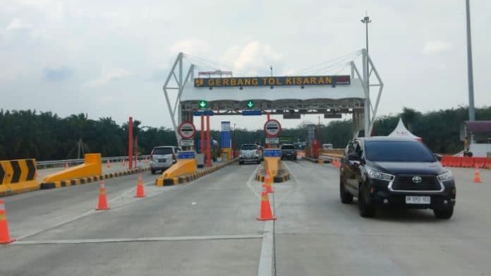 lonjakan_kendaraan_di_pintu_tol_kisaran_diprediksi_memuncak_pada_5_januari