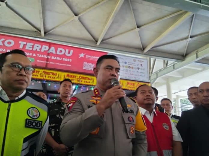 lonjakan_mudik_natal_2024_polda_sumut_catat_24284_kendaraan_melintas_di_labusel