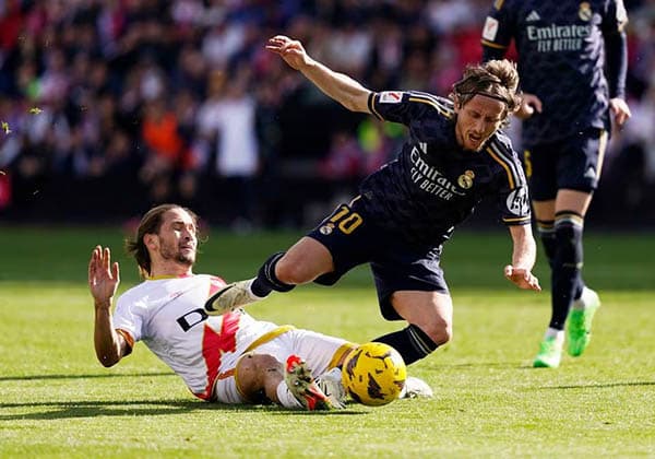 los_blancos_ditahan_imbang_rayo_vallecano_dani_carvajal_diusir_wasit