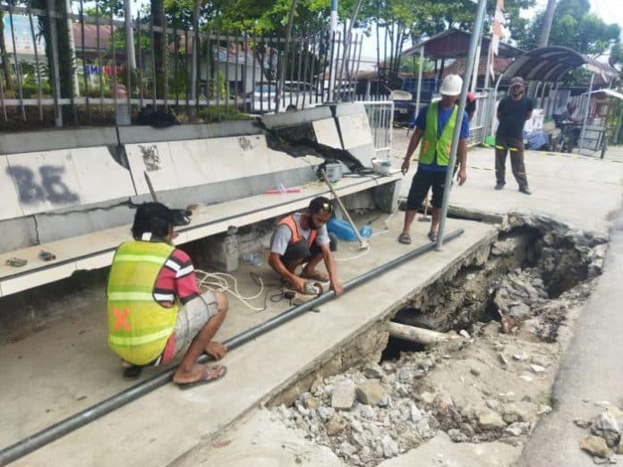 lubang_menganga_depan_sman_5_siantar_akhirnya_diperbaiki_begini_respon_kepsek