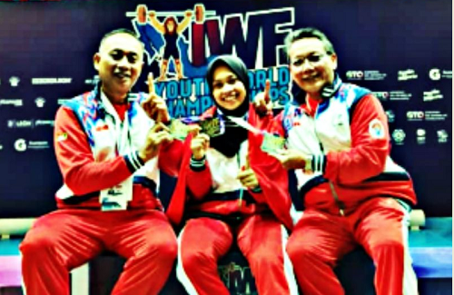 luluk_diana_juara_dunia_angkat_besi_remaja_iwf_2022_di_meksiko