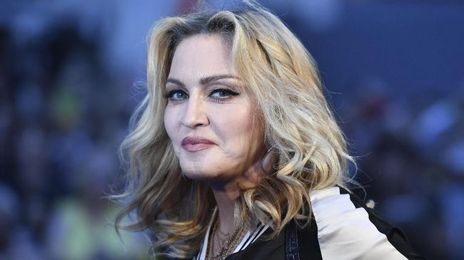 madonna_dikecam_akibat_teori_konspirasi_vaksin_covid_19