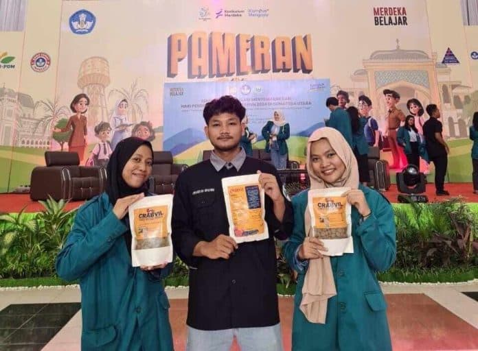 mahasiswa_unimed_manfaatkan_ikan_red_devil_jadi_pakan_kepiting