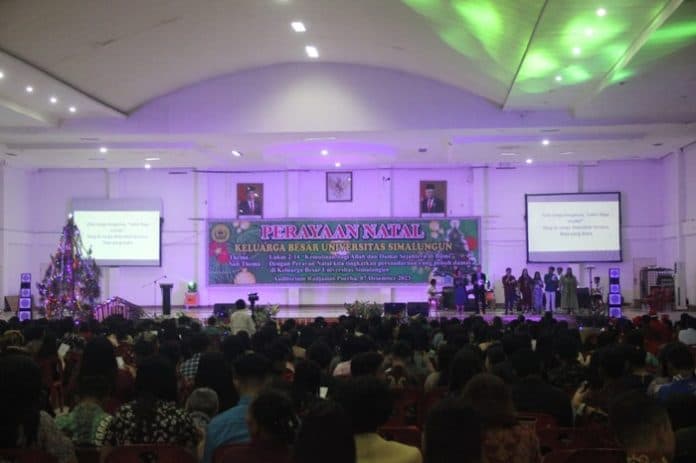 mahasiswi_muslim_hadiri_natal_usi_ini_pesan_kapolres_simalungun