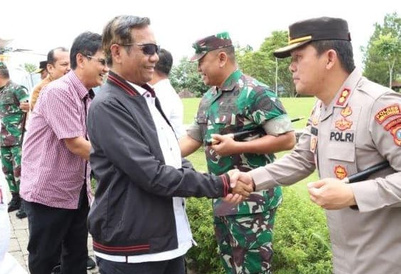 mahfud_md_ajak_pemkab_dukung_peningkatan_wisata_dengan_memberikan_rasa_aman_dan_nyaman